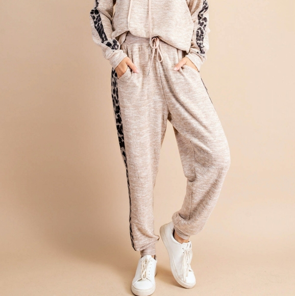 Wild Dreams Leopard Stripe Loungewear Joggers - Picture 9 of 11
